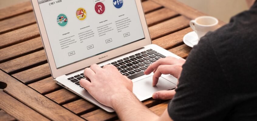 Graphic Designer and Web Designer job opportunity and salary in India